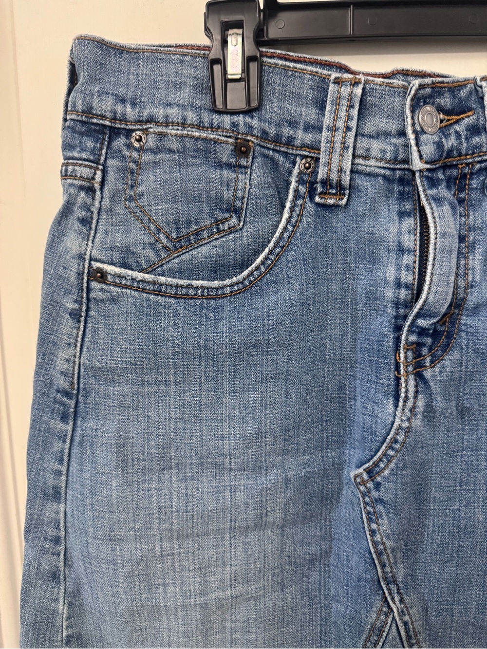 Women’s Levi’s Denim Skirt With Raw Hem Front Seam Detail size 10 - Picture 3 of 8
